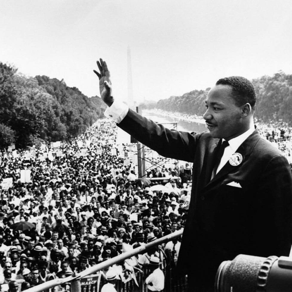 MLK Jr. addresses a crowd from Lincoln Memorial steps